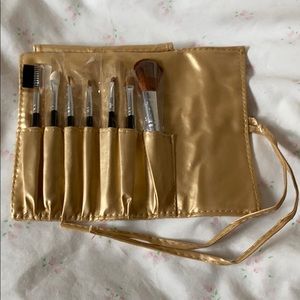 Seven Piece Make Up Brush Set With Case